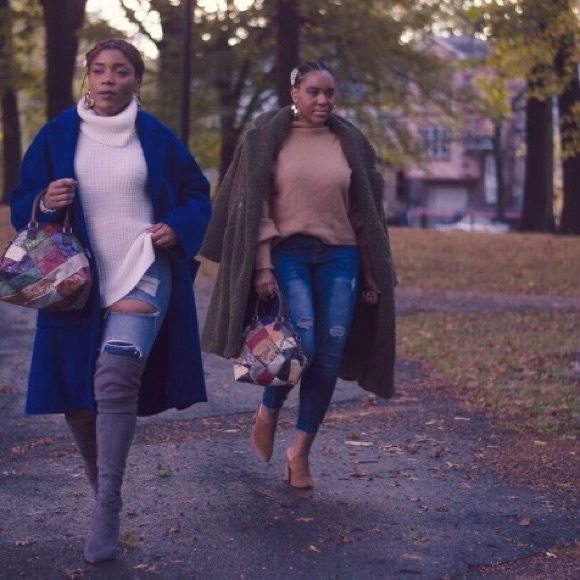 Meet your Poshers, MiMi and Bec - Picture 2 of 6